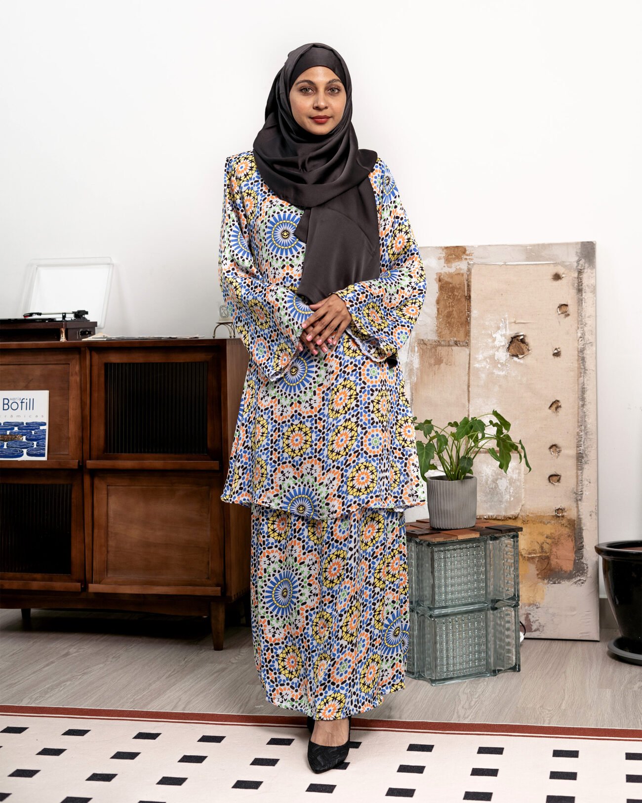 Buy 1 Free 1 - Mosaic Blue Loose Cut Raya Kurung - Baju Kurung Set - Image 3