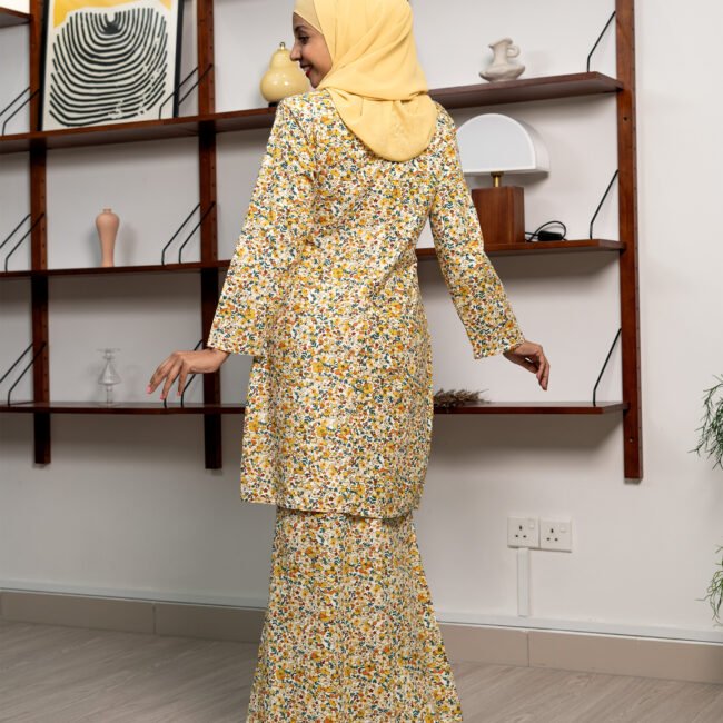Buy 1 Free 1 - Elegant Daisy kurung Raya Kurung - Baju Kurung Floral - Image 2
